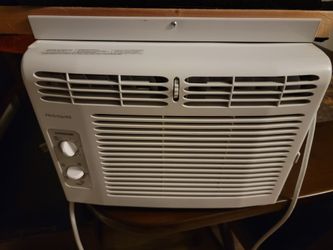FrigidAire Air Conditioner 5000BTU Window Unit