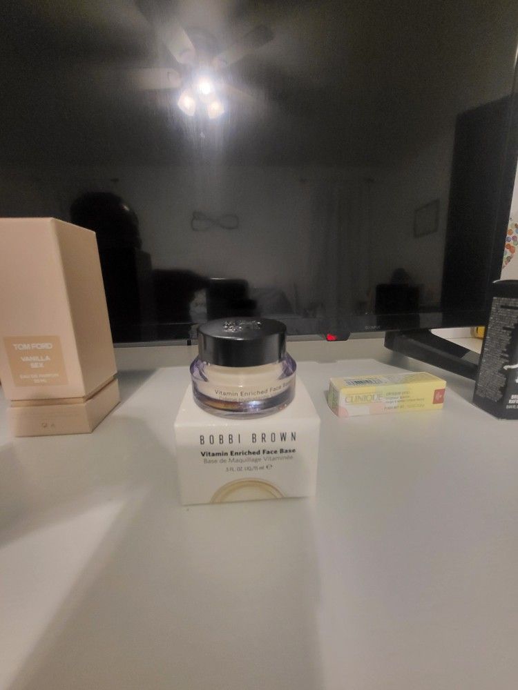Bobbi Brown Vitamin Enriched Face Base