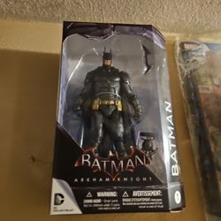 DC Collectibles  Batman Arkham Knight Battle Damage Figure Gamestop Exclusive