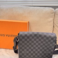 men’s Louis Vuitton Saddle Bag 