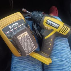 Ryobi 12V 3/8-inch Cordless Compact Drill Driver kit