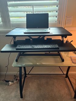 Adjustable standing desk