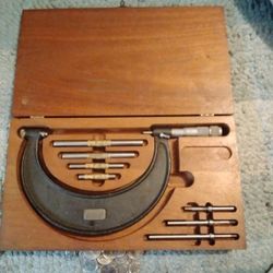 Lufkin 846A Chrome Clad Interchangeable Anvil Micrometer 2 To 6"