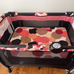 Baby trend resort Nursery center Playard