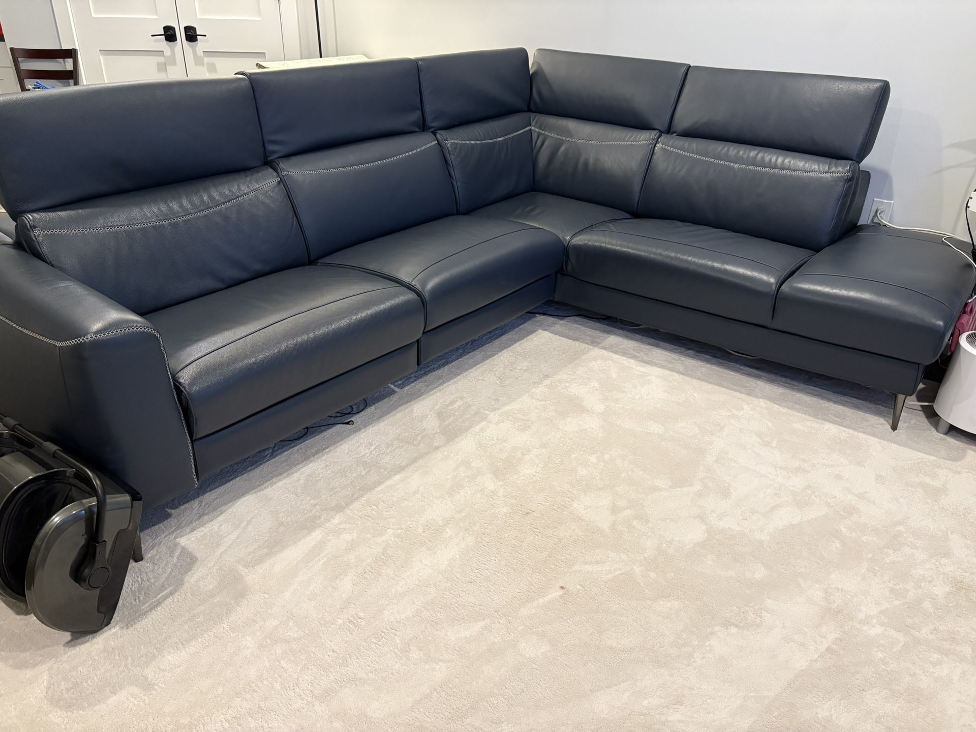 Italian Leather Sectional Sofa w/chaise