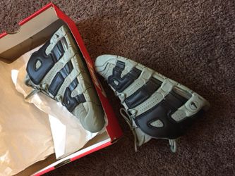 NIKE AIR Untempo SIZE 7y $100 ( Green)