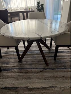 40” Round Dining Room Table