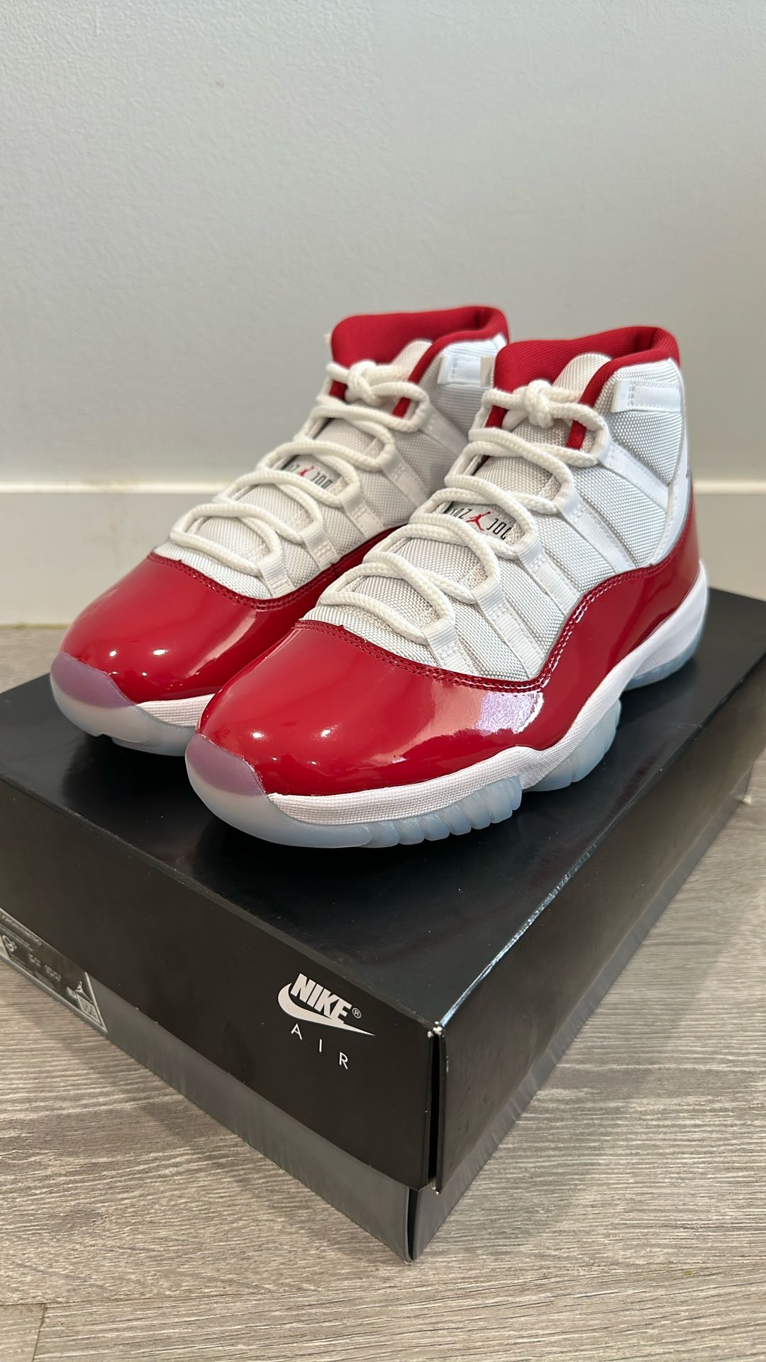 Air Jordan 11 Retro White/ Varsity Red-Black 9.5