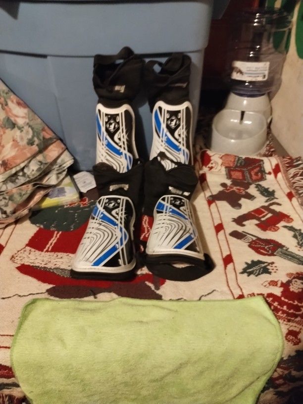 2 Pares De Rodilleras Para Juegos De Futbol En Muy Buenas Condiciones.$ 30 Dólares Por Los 2 Pares.