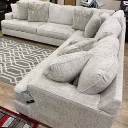 Rawcliffe Parchment 3-Piece Sectional 