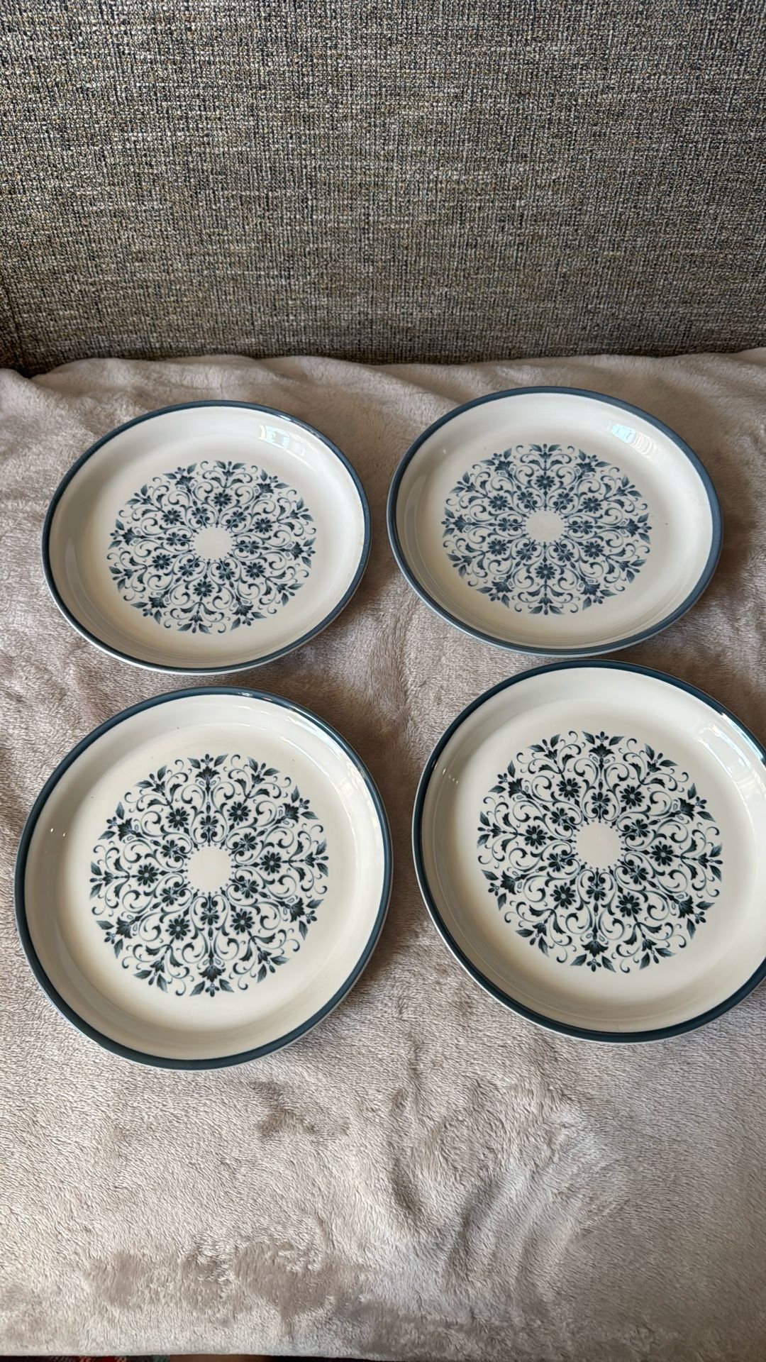 Vintage Set Of 4 Plates Genuine Stone Ware PRESTIGE NORTHLAND 9807
