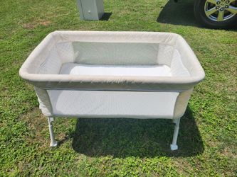 Bassinet baby bed with wheels