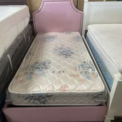 Twin size bed and mattress good condition free delivery