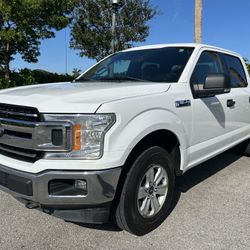 2019 F150 XLT  4x4 V8 CREW MEGA CAB 