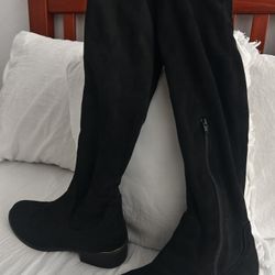 Flat Boots 