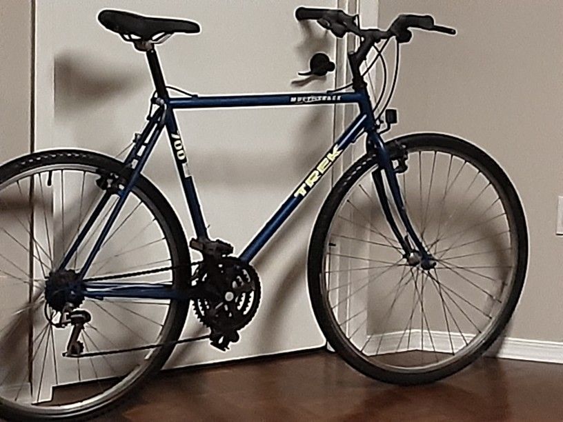 Electric Blue ... TREK Multitrack  L XL ....700 ......22 Inch Frame