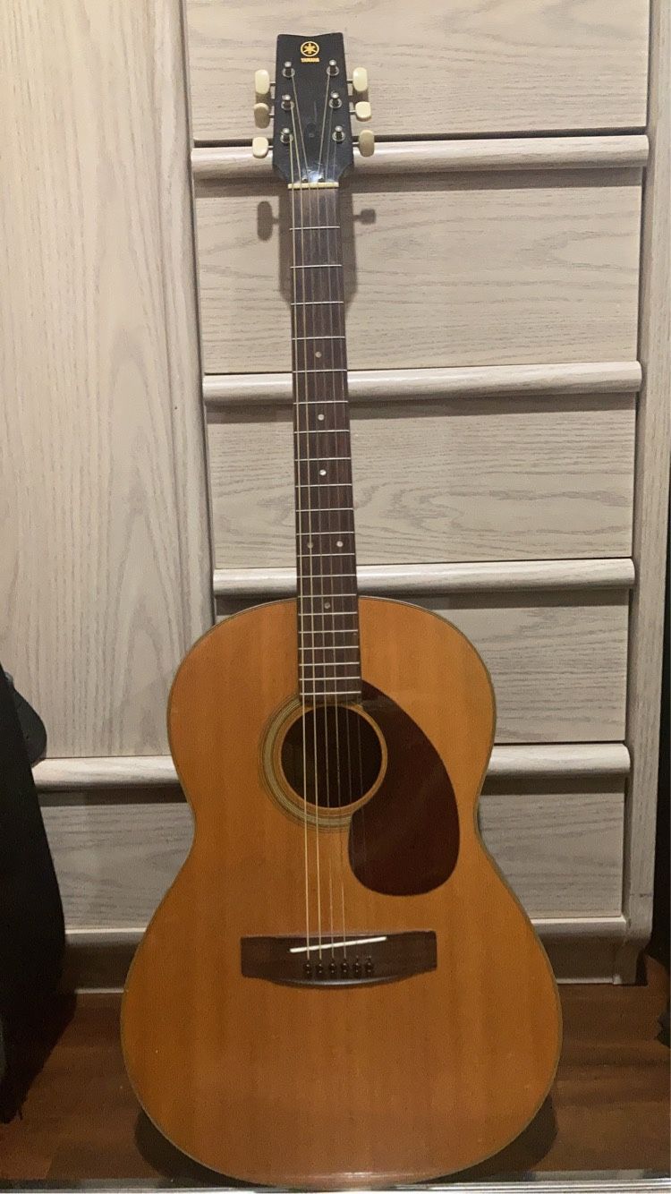 Vintage Yamaha FG-75 Guitar