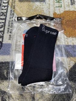 ONE PAIR OF SUPREME X HANES SOCKS
