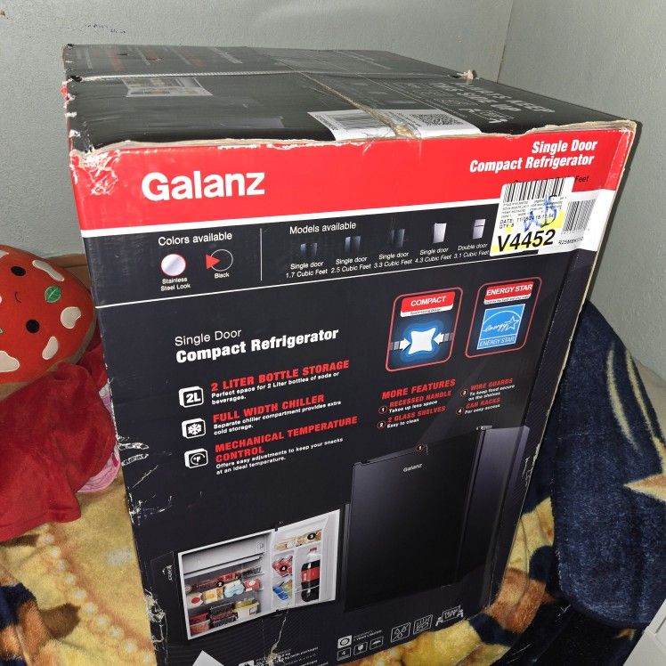 Galanz Single Door
Compact Refrigerator