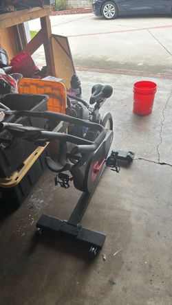 Life Fitness Stationary Bike