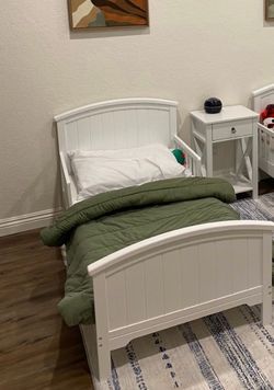 1 toddler bed, Newton mattress, 2 pads