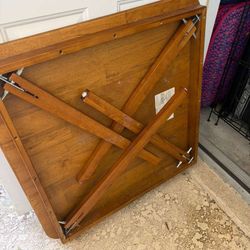 Foldable Wood Table 32x32