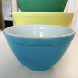 3 Pyrex Bowl Set 404, 403, 401 Size Primary Colors Yellow, Green, Blue 4 Qt. 2.5 Qt. 1.5 Pt. Vintage 1950s Mixing Serving Bowls