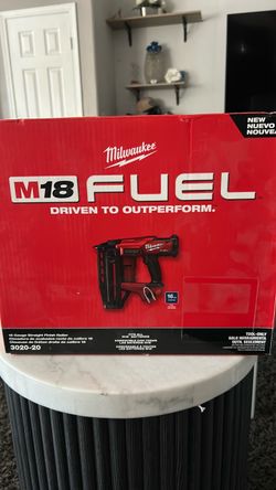 Milwaukee M18 FUEL 16 Gauge Finish Nailer