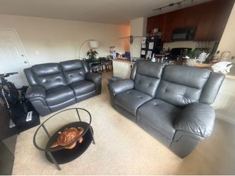 Matching Reclining Loveseat Set – 2 Loveseats – Excellent Condition