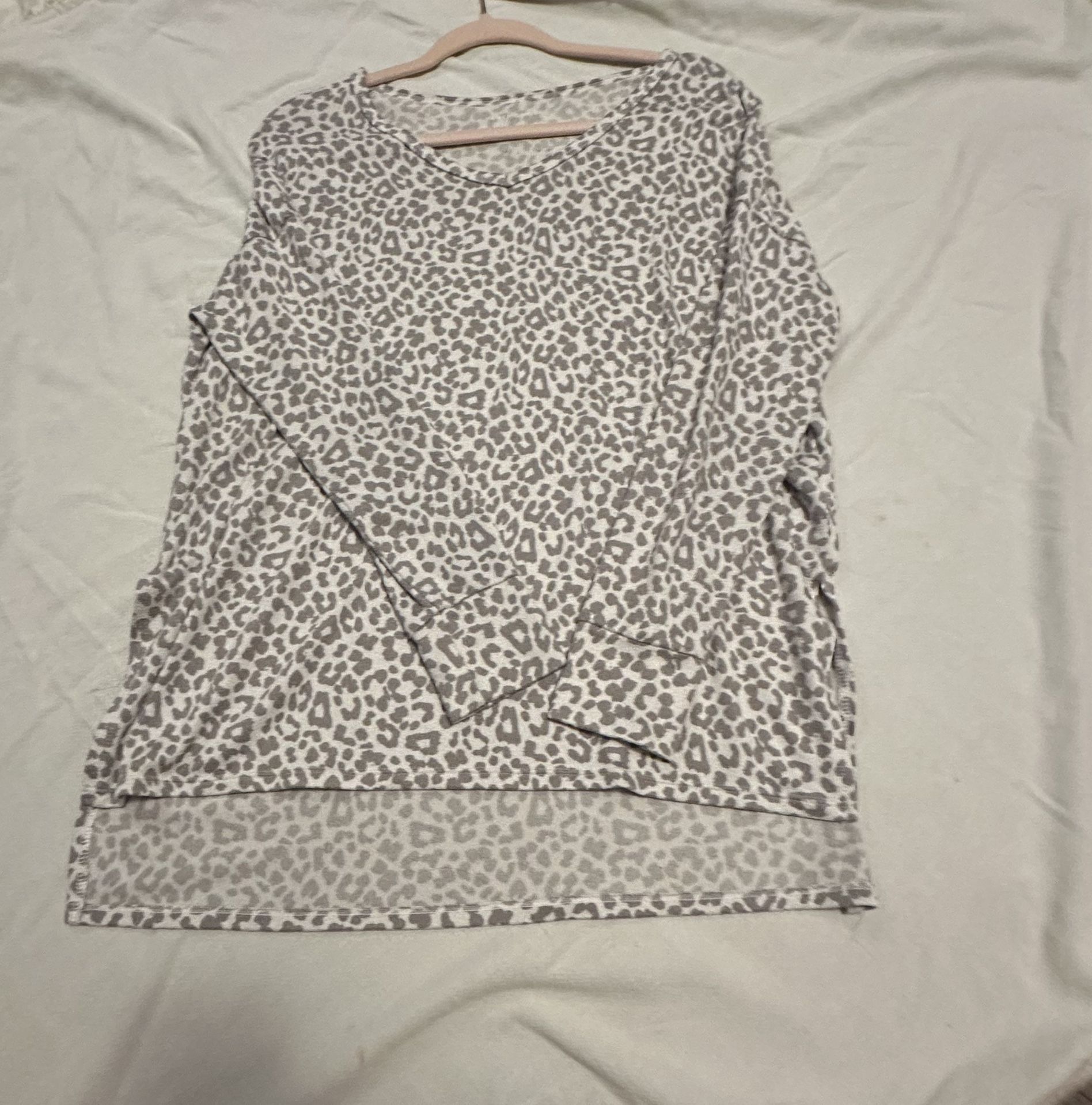 American Eagle Cheetah Print Long Sleeve Shirt Size XS