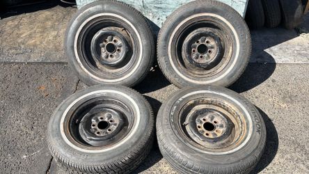 Classic Ford Car 14 Inch drum brake Steelies With Old Tires