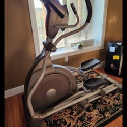 Spirit Elliptical Trainer Xe200