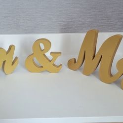 Mr and Mrs Sign