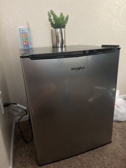 Whirlpool Small refrigerator