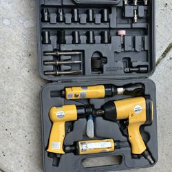 Pneumatic mechanic tool set
