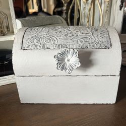 Shabby Chic Decorative Storage box Made of Wood 