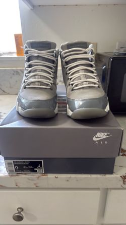 Jordan’s size 9 with box