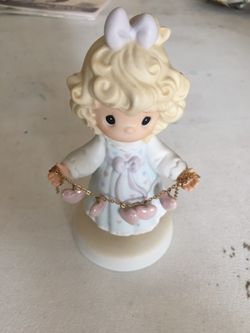 Precious Moments Heart chain figurine