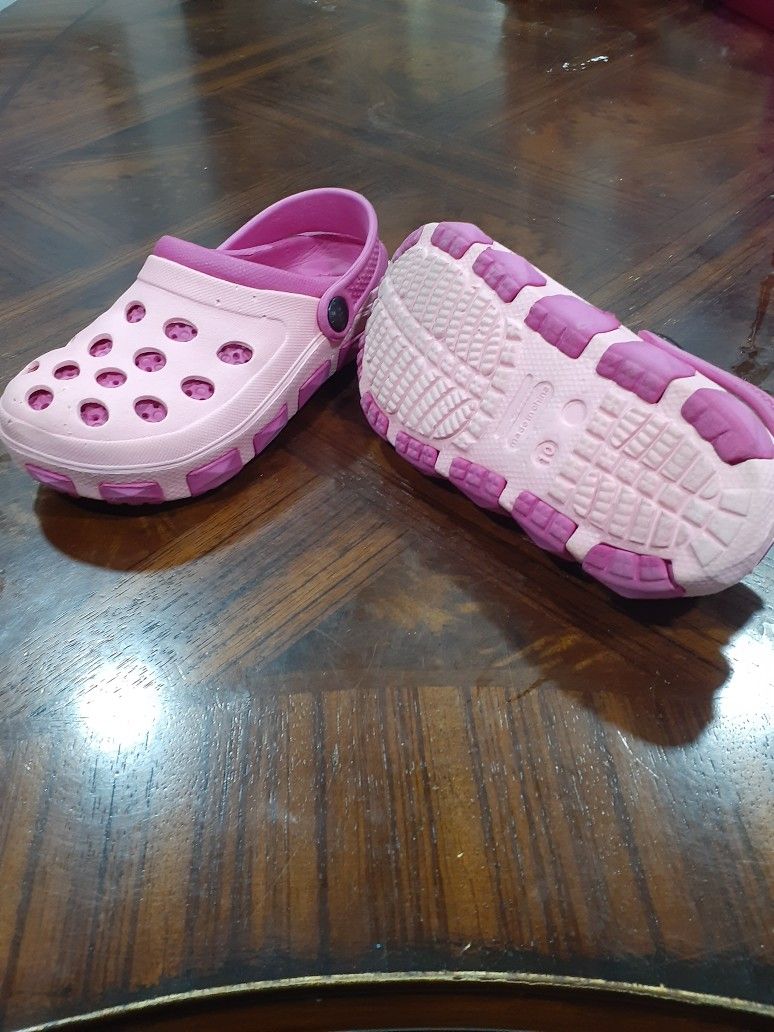 EN VENTA ZAPATOS PARA NIÑO Y NIÑA SEMINUEVOS CADA PAR X $6 SE LEVANTA EN PALMVIEW