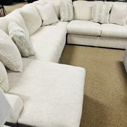Absolutely Stunning Super Cozy Sectional!