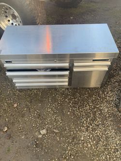 Hammerhead outlet tool box
