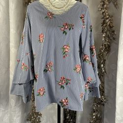 Peach Love California Women's Boho Bell Sleeve Floral Top White Blue Stripe M