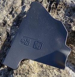 2004-2008 Ford F150  Fuse Box Cover Kick Panel Passenger Side Trim Color Gray