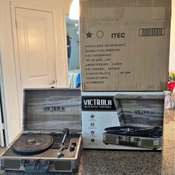 Victrola 3 speed turntable with Bluetooth NEW