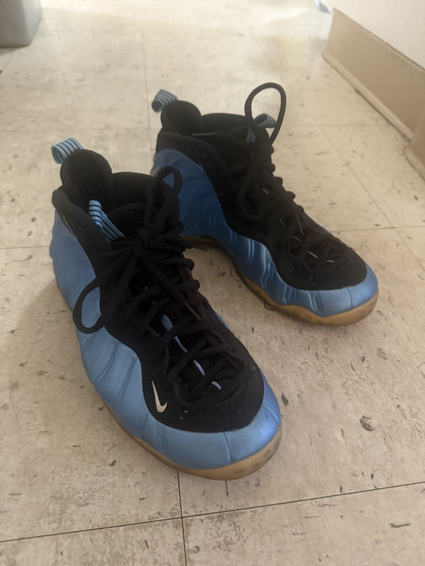 Best Offer Foam opposites men Size 10.5