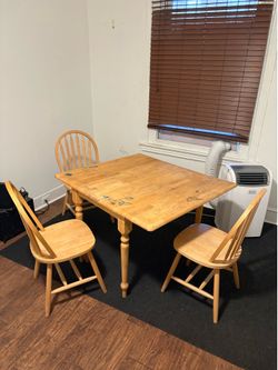 Table with 3 chairs 40$