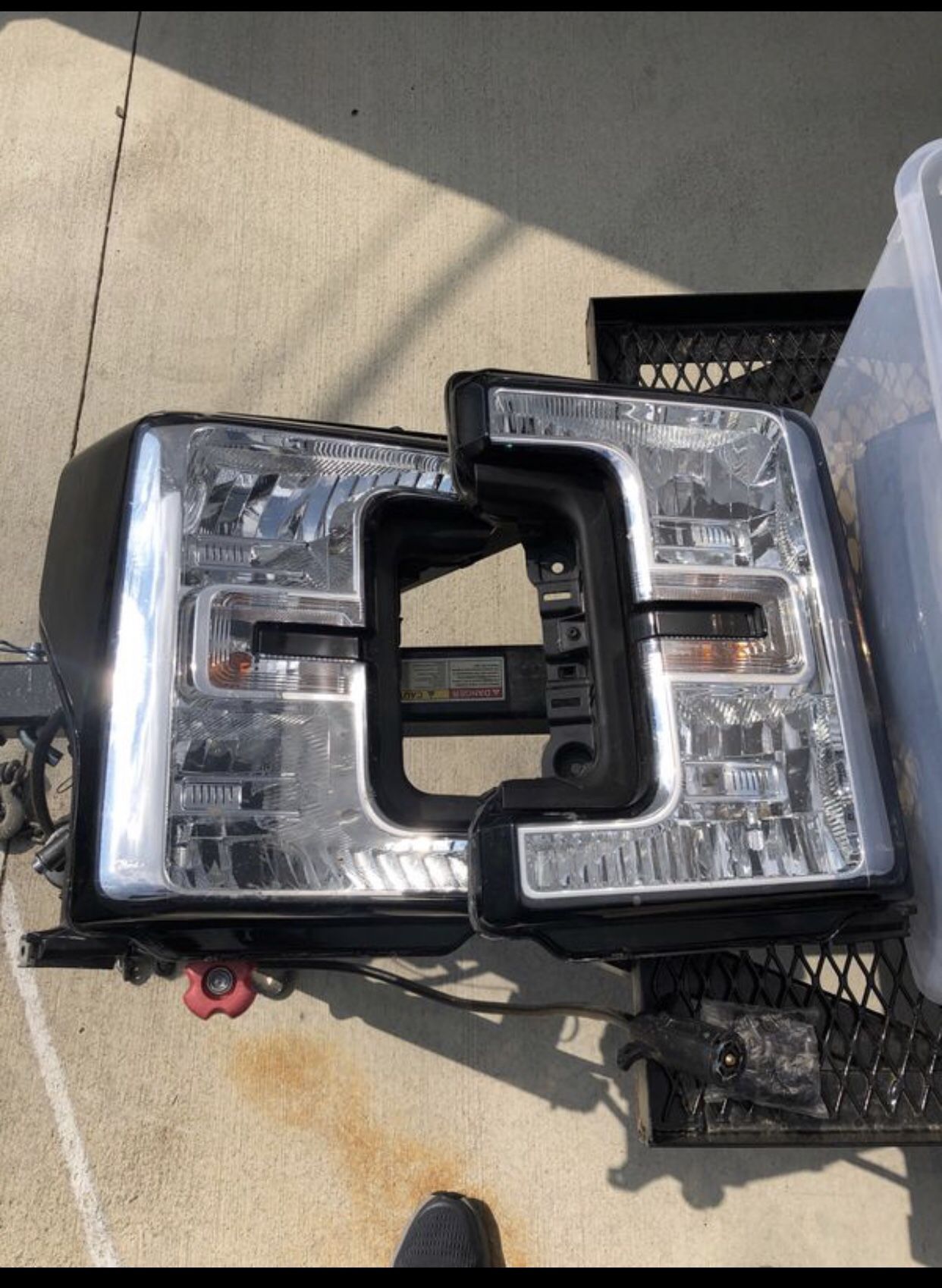 FORD F250 XLT 2018 HEADLIGHTS & TAIL LIGHTS Excellent condition is the pair of headlights and a pair of tail lights OEM ORIGINA FORD PARTS OFFERS O