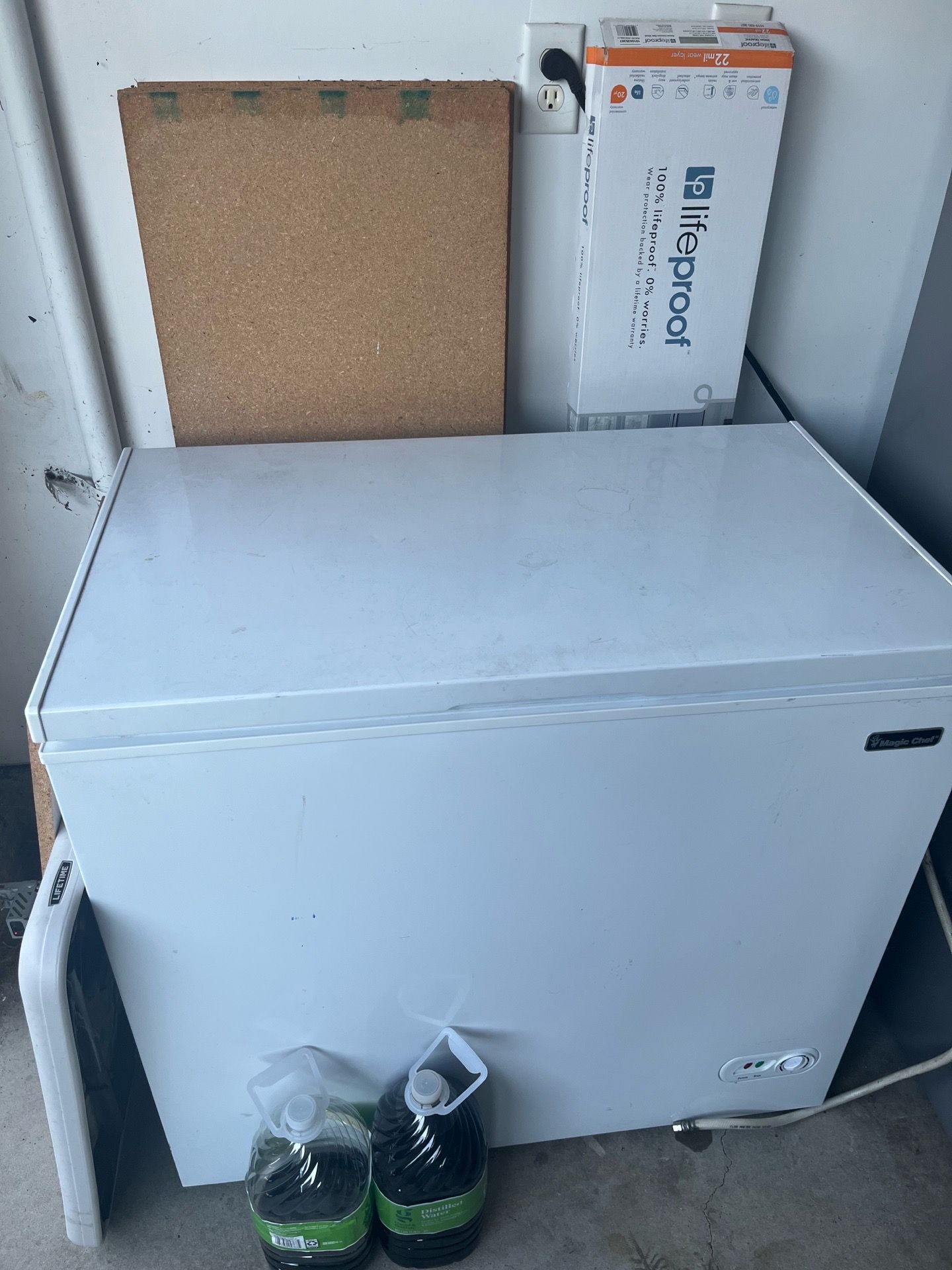 Magic chef chest freezer ~9cu.ft.