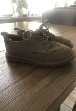 Oshkosh kids shoes size 8c