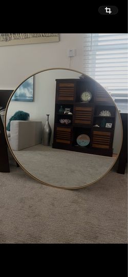 Round gold mirror